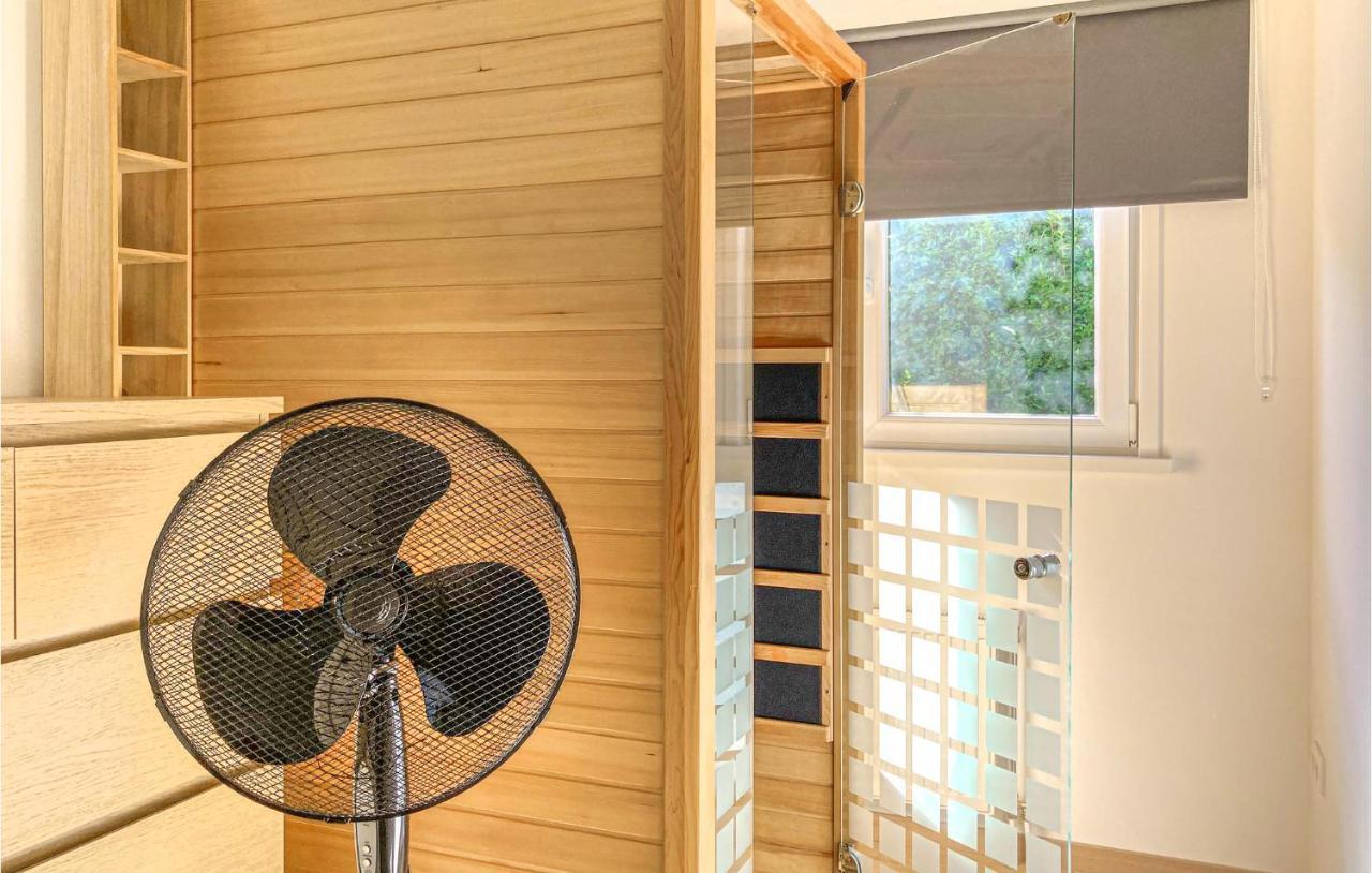 Cozy Home In Heinkenszand With Sauna Exterior foto