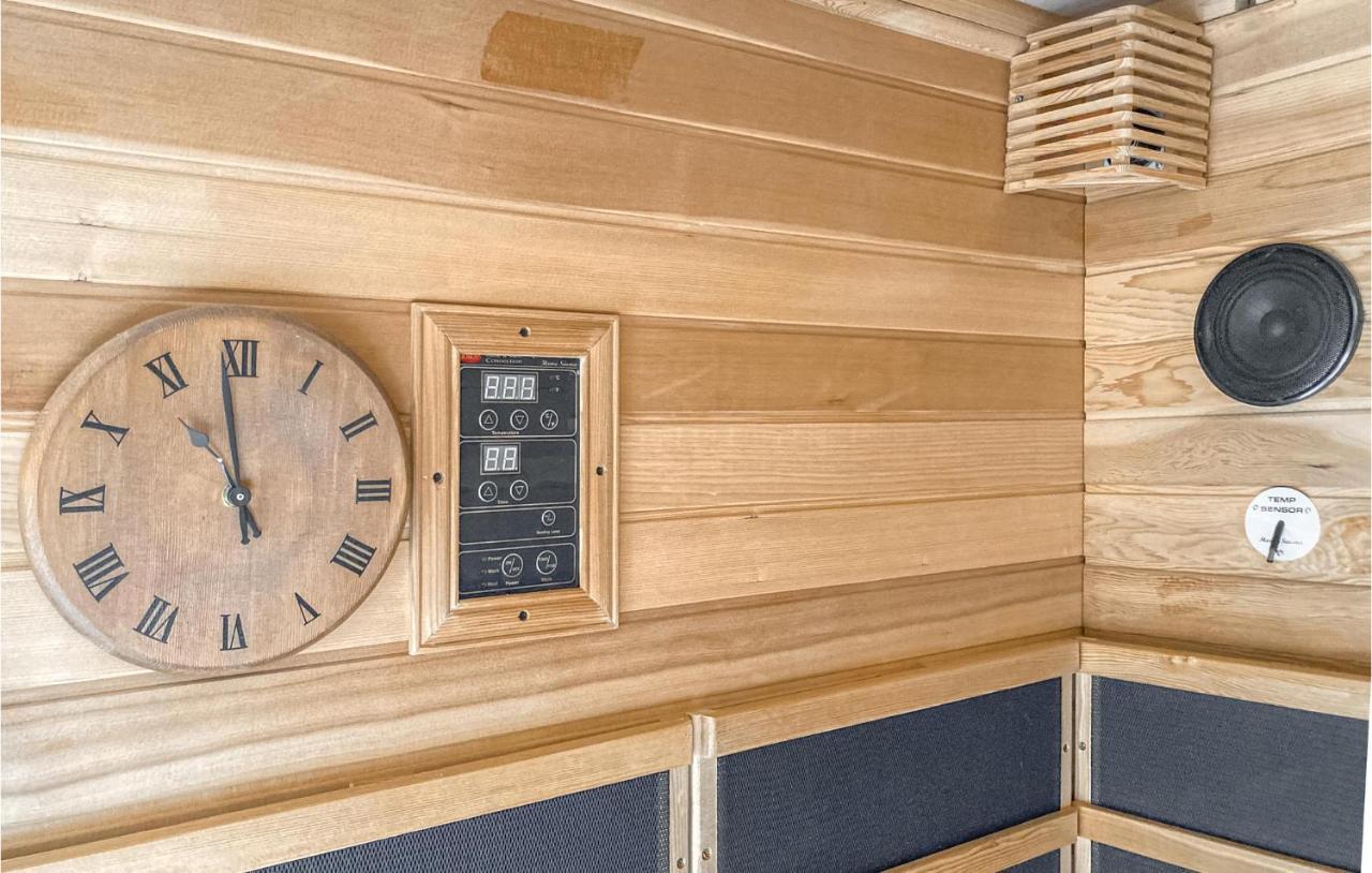 Cozy Home In Heinkenszand With Sauna Exterior foto
